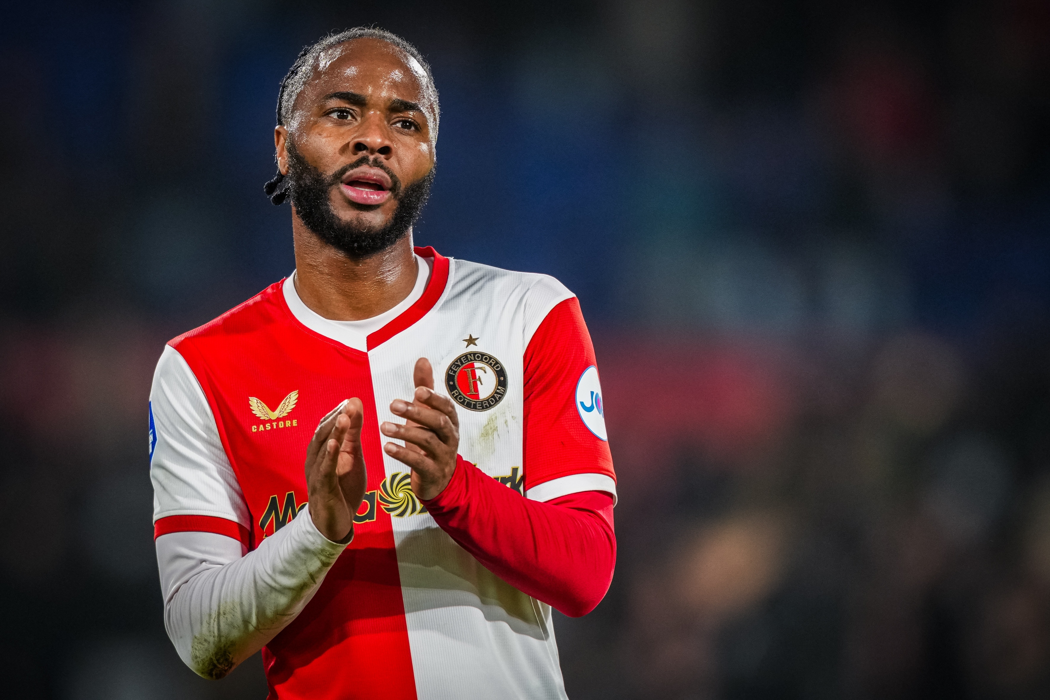 开云体育下载-记者提问斯特林时笑了，斯特林回怼：你不该笑，我在努力找回状态