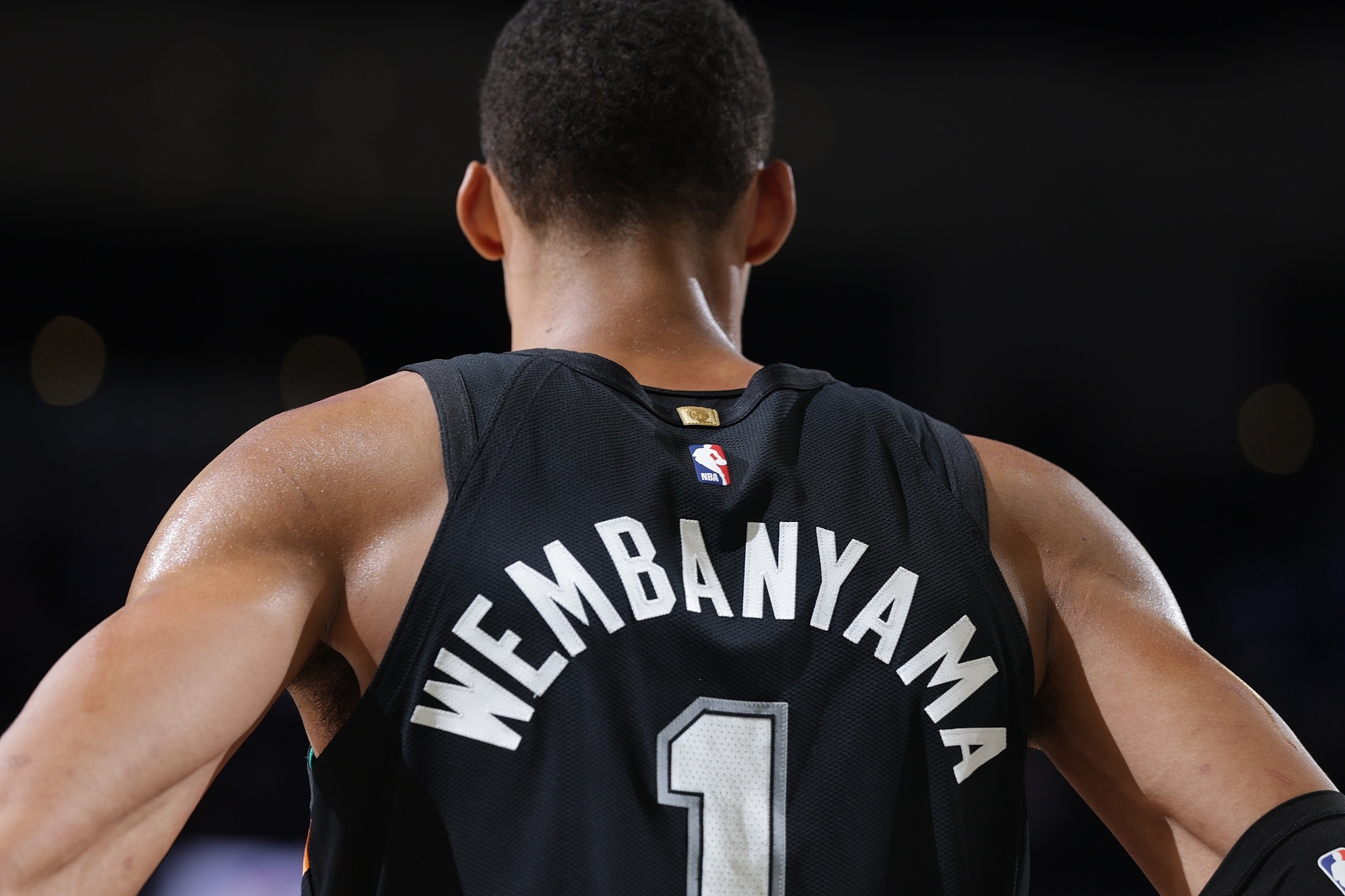 开云体育下载-弗莱：文班足够年轻且迅速改变了球队文化 我支持他拿MVP